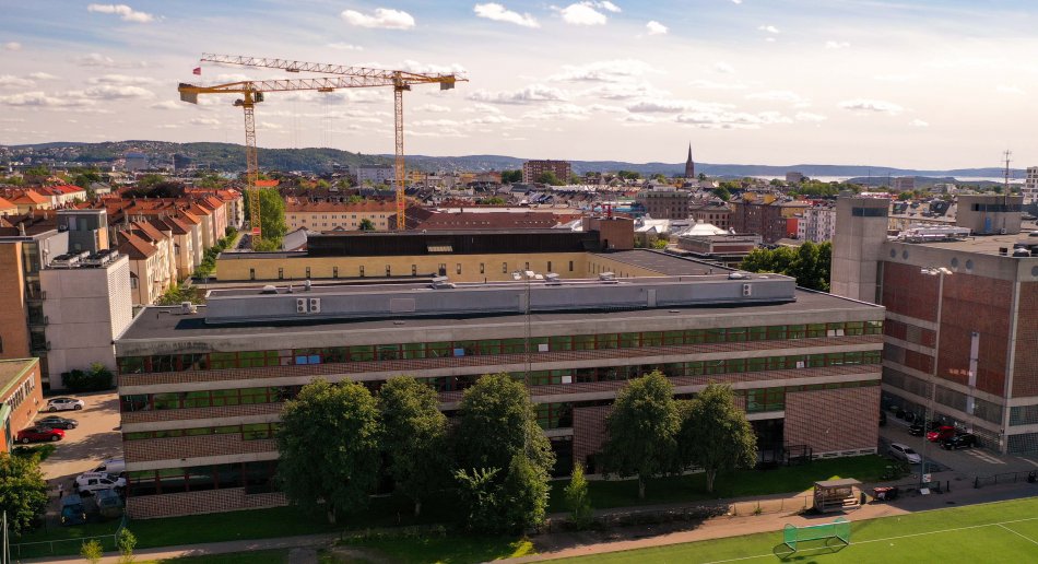 MF-bygget sett fra lufta