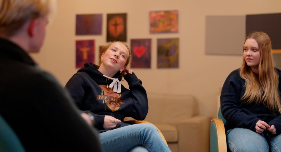 Tre studenter i Meningen med meg-gruppe