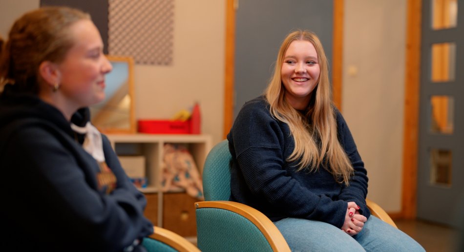 To jenter i Meningen med meg-gruppe