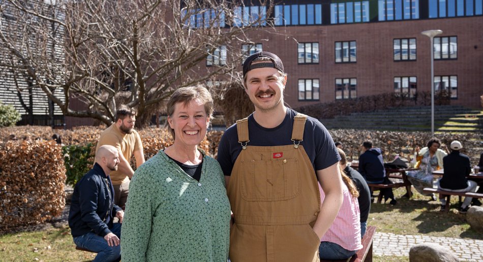 Solgunn Vårlid Stensæter og Eirik Husveg utenfor MF