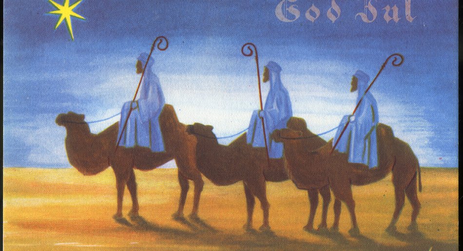 Julekort som viser de tre vise menn på kameler med julestjernen på himmelen. Påskrift: God Jul.