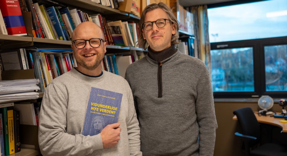 Atle Ottesen Søvik og Asle Eikrem med boken Vidunerlige nye verden?