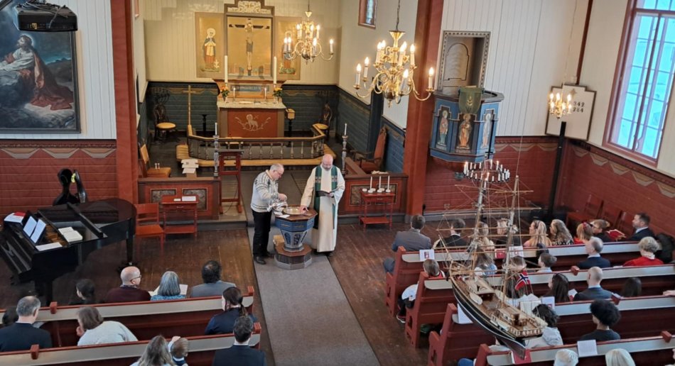 Lars Fjær under en gudstjeneste