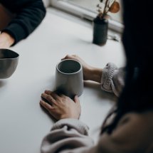 Samtale over en kaffekopp